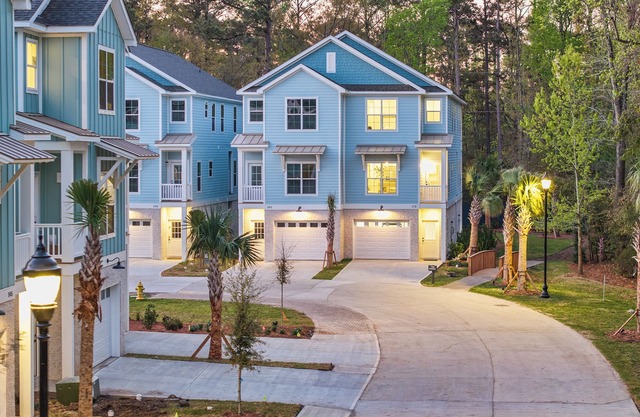 Brand New LUX Townhome-Mins to Beaches, Game Room!