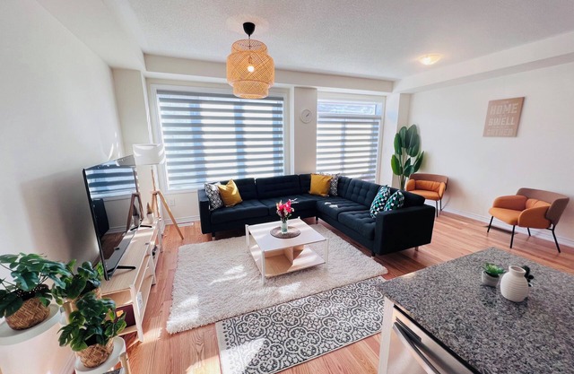 Brand New Luxurious & Cozy 4Beds + 2.5Bathrooms Townhouse