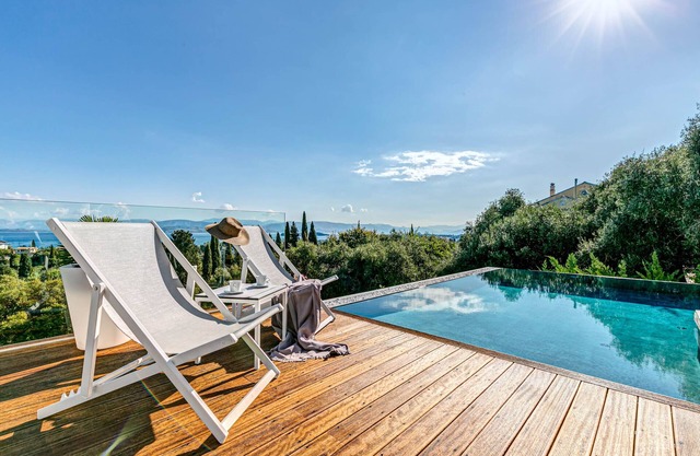 Brand-new luxury villa with panoramic views and infinity pool!