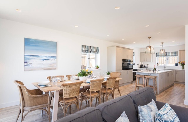 Brand New Luxury villa on Treyarnon Beach sleeps 8, Dog Friendly
