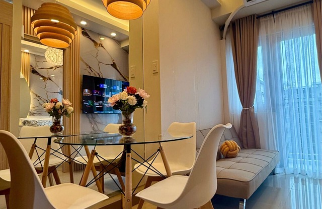 Brand New Modern 2BR Aesthetic Condo with Balcony facing Amenites