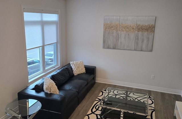Brand new Modern 4 Bedroom Home in prestigious Oakville community