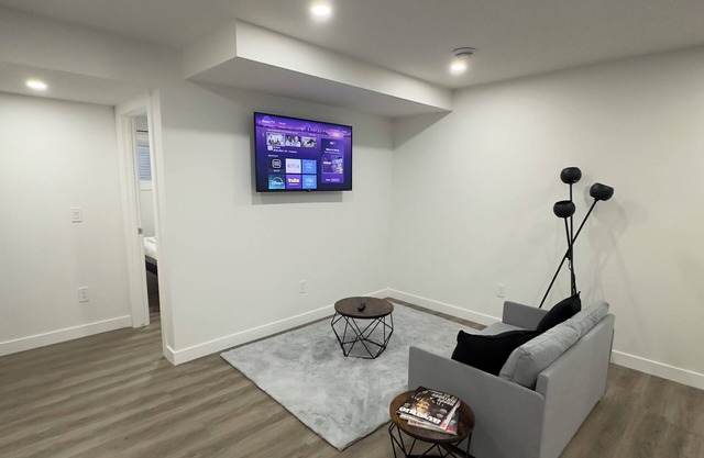Brand new Modern and Cozy 1-Bedroom Suite!