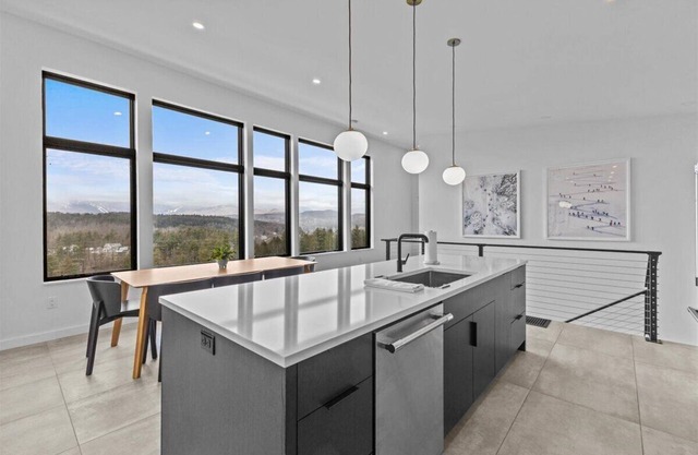 BRAND NEW! Modern Design with Mountain Views!