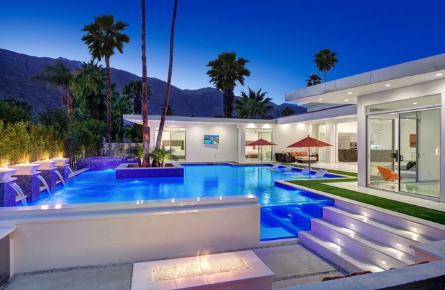 Brand New Palm Springs Luxury Dream Resort Pool, 5BE 5.5 BA, walk to downtown PS