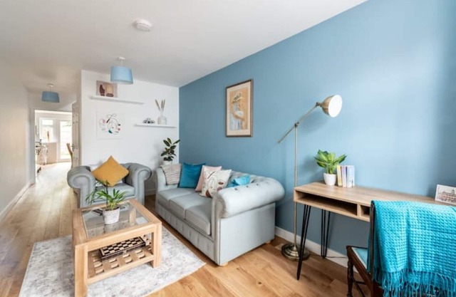 Brand New, Peaceful Headington Home & Free Parking