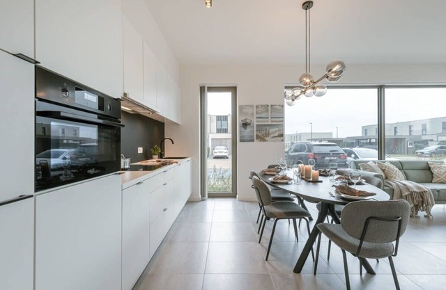Brand new pet friendly apartment with parking