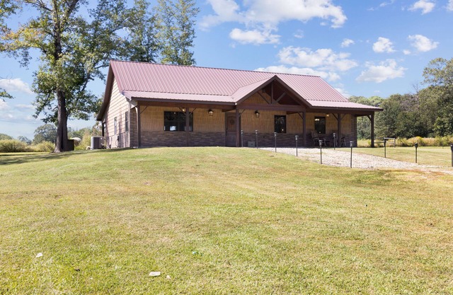 Brand New Secluded Cabin with Meadow Views