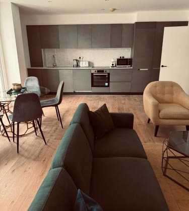 Brand New Spacious 3 Bed city Apartment with Terrace in Shoreditch