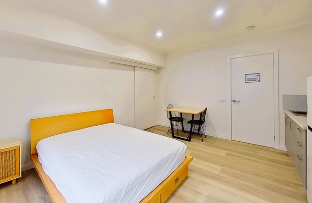 Brand new studio with private ensuite and kitchenette