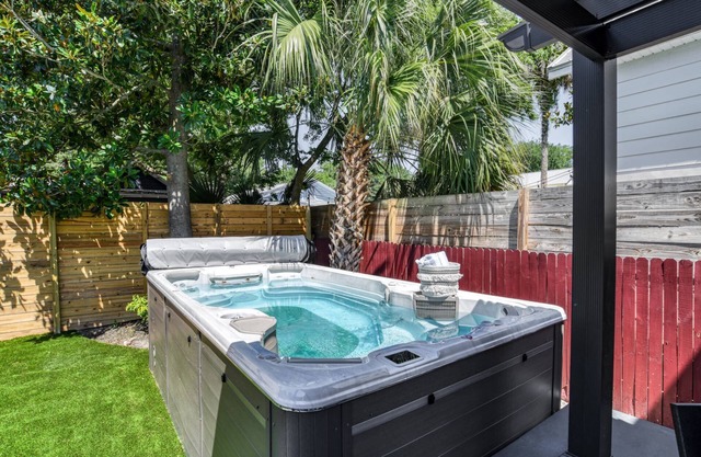 Brand New! Swim Spa, Fire Pit, Game Room, Downtown Historic District, $300 in Free Tickets!