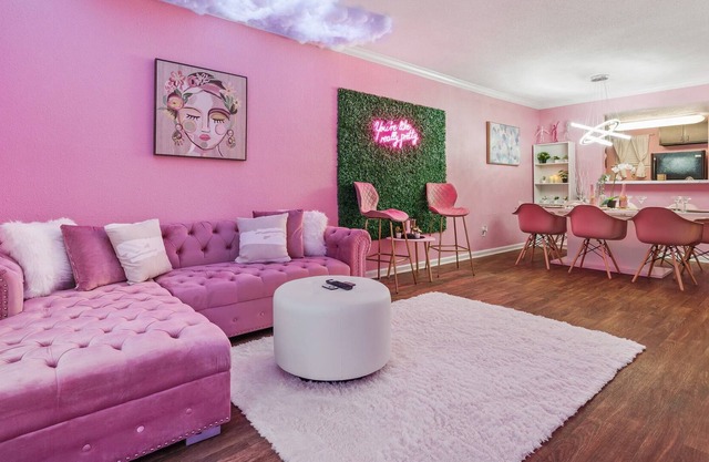 *BRAND NEW* "The Pink Palace" @ River Oaks