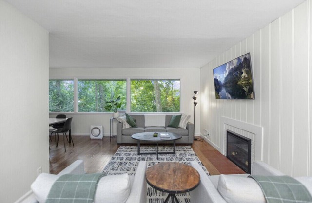 Brand New to Market Reno .8 mile from Stadium Sleeps 11