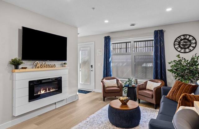 Brand new Townhouse at Gates to Banff National park - Mountain Views and Hot Tub