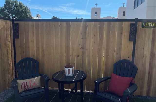 Brand New Townhome. Private Fenced Backyard. NEAR DOWNTOWN