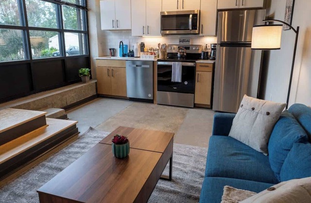 Brand New Uptown 1BR Apartment: Safe, Walkable