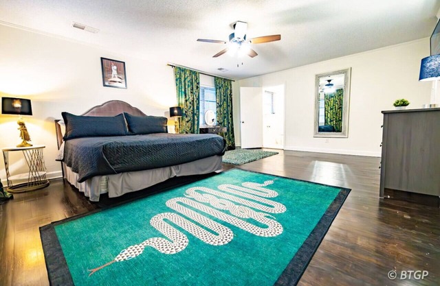 Brand new*Walk to Graceland*Sleeps 10*