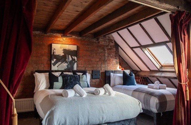 Brandnew | Big 6-Bedroom House in Derby Sleeps 15