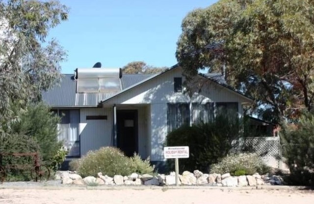 Breakaway Holiday House - close to beach