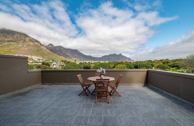 Breakers Apartment Near Hout Bay Harbour