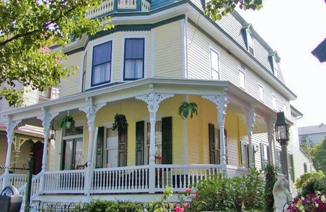 Breakers Cape May - Charming beach block Victorian home