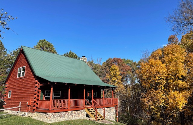 Breath of Heaven Cabin, Hocking Hills-Pond, New Hot Tub, Pets, Secluded, Deck!