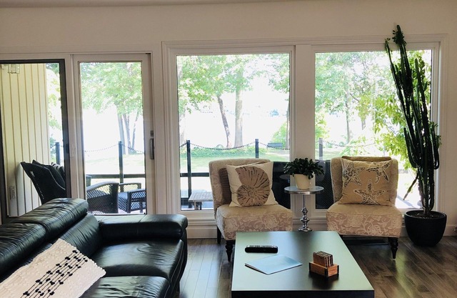 Breathtaking Views of the Niagara River from a Private Contemporary Home in NOTL