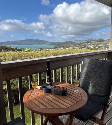 Breathtaking Bay Views & Walk to Coopers Beach