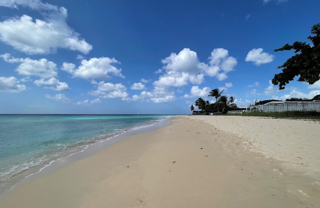 Breathtaking Beachfront Apartment - FREE Wi-Fi