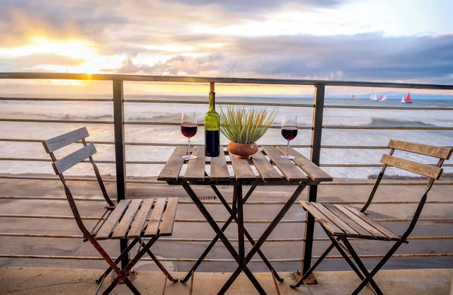 Breathtaking BEACHFRONT 1 Bedroom Apt