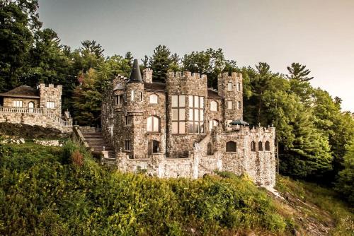 Breathtaking Cottage Rental on Castle Grounds Overlooking Lake George