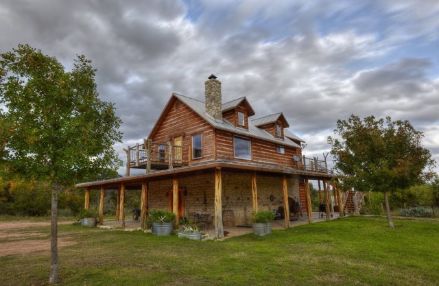 Breathtaking Mountain Views with a 1 acre pond