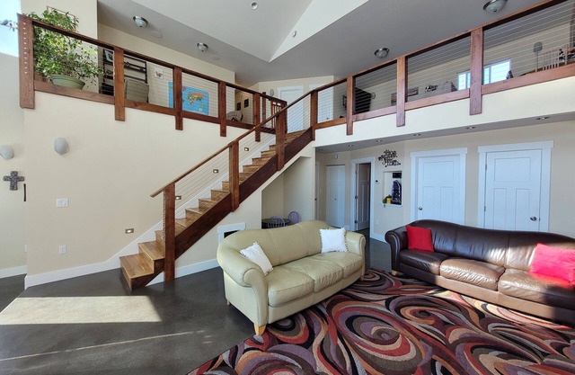 Breathtaking Mountain Views tucked away in private. Enjoy Alaskan adventures!