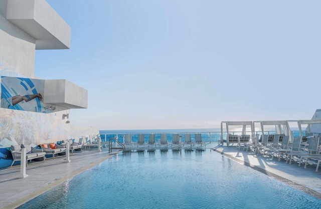 Breathtaking Ocean Views, Private Balcony, Inviting Pool, Near Top Attractions