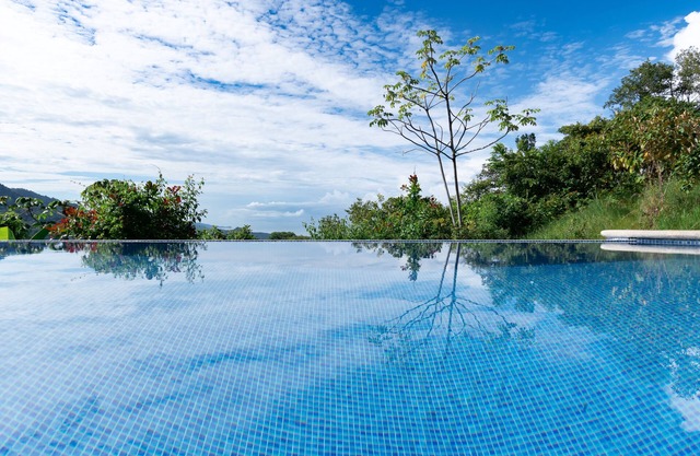 Breathtaking Ocean and Mountain View Home & Extensive Wildlife