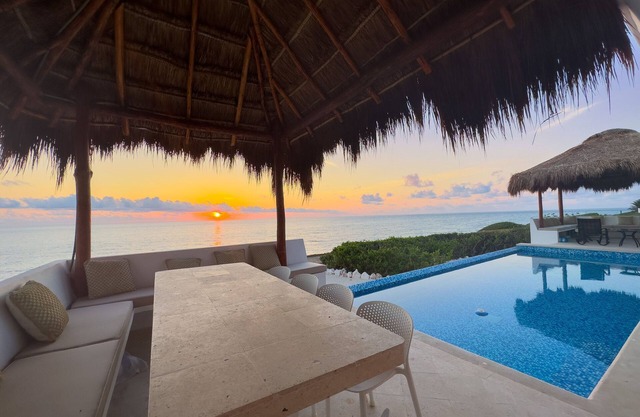 Breathtaking Oceanfront Home! 4 Bedrooms, 4.5 Bathrooms. OCEAN FRONT POOL