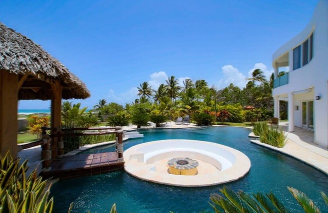 Breathtaking Private 5 BR Oceanfront Oasis