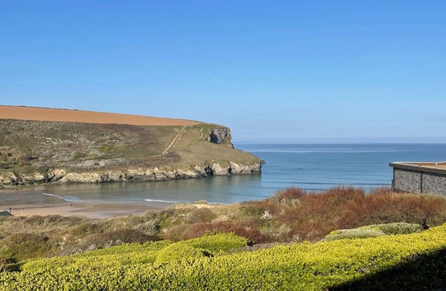 Breathtaking Sea Views, Two minutes walk to Beach - Mawgan Porth, Cornwall