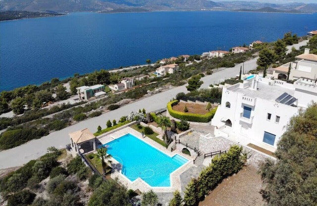 Breathtaking Seaview Villa with Pool near Athens