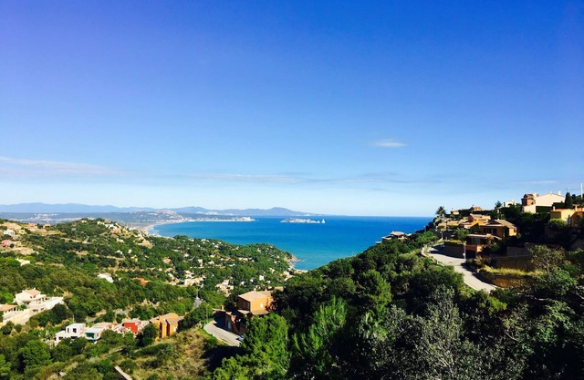 Breathtaking seaviews in semiattached house in center of Begur- Free Wifi