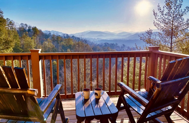 Breathtaking Sunrises in the Smokies : A Cabin for Families near Cades Cove