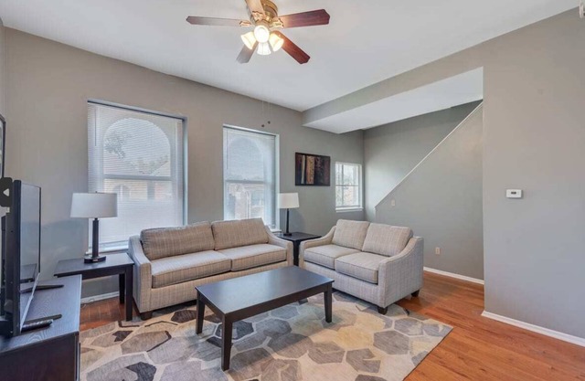 Breathtaking Unit in Shaw, 8 Queen beds - 2w