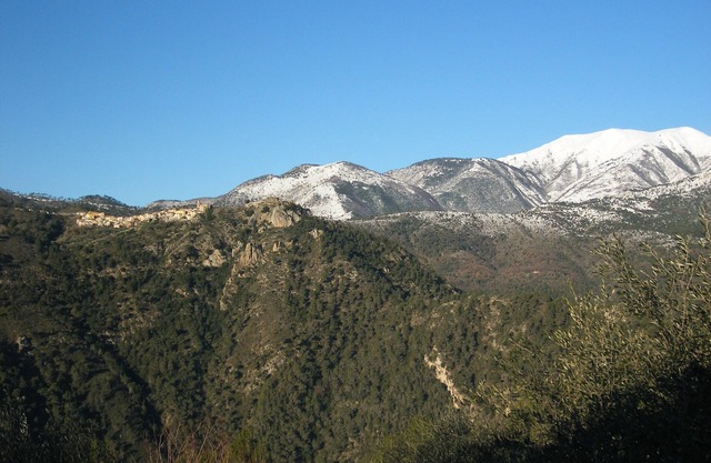 Breathtaking views over the valley, quiet, air-conditioned. Villa apartment 6 p