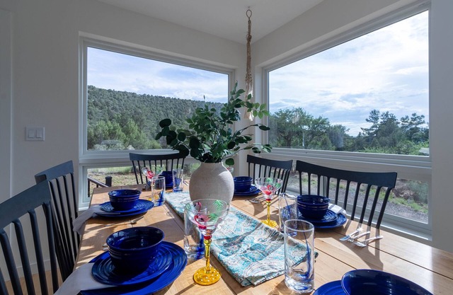Breathtaking Views, Close Proximity To Popular Hiking Trails + Pet Friendly!