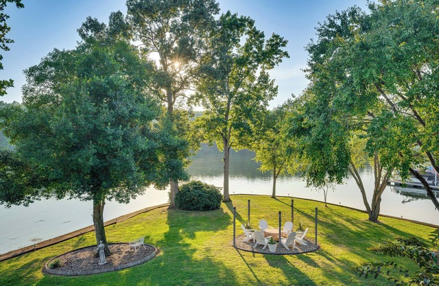 Breathtaking Views & Deck: Badin Lake House!
