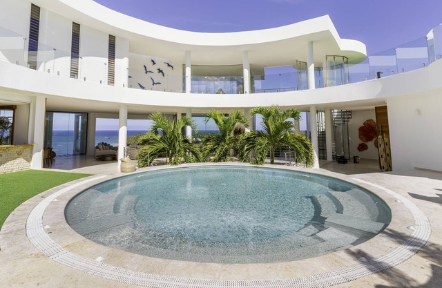 Breathtaking Villa and Incredible Sea Views w/7Bdrs Pool.
