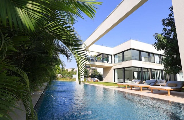 Breathtaking Villa w Pool & Sauna Near the Beach