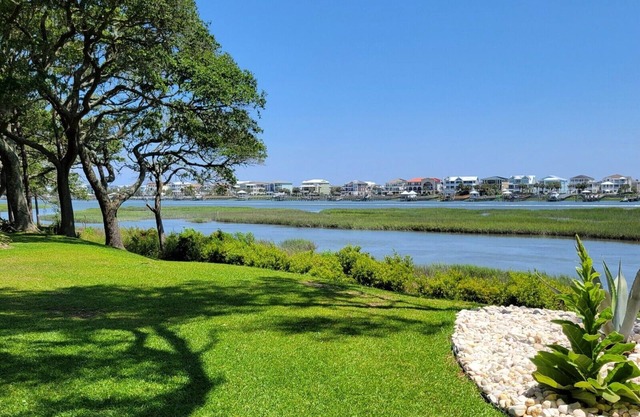 Breathtaking Waterway Views. 1BR. 1Bath. Kitchen. Porch. 2 Person. A+ Views