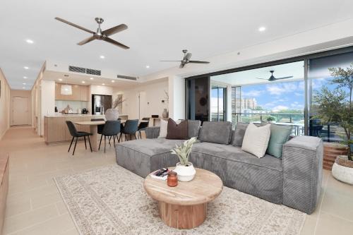 Breathtaking Waterfront Lagoon Views & Restaurants