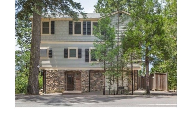 Breathtakingly beautiful views from this lakefront home!